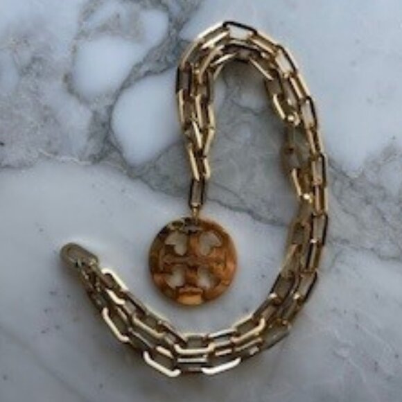 Tory Burch Pendant on chunky chain - Picture 3 of 4
